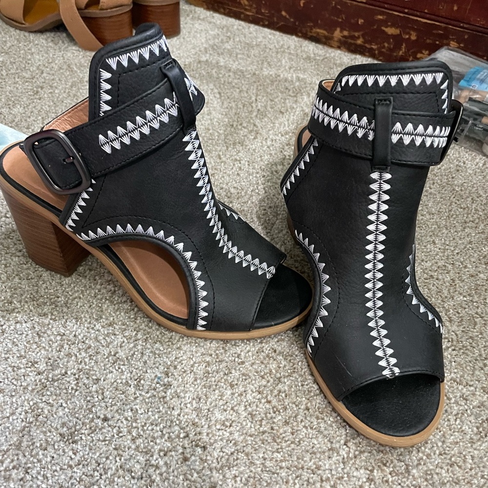 Very Volatile high heels